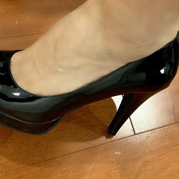 KSTUDIO platform and heels ladies shoes. Shinning black color. Size 9 - Picture 2 of 4